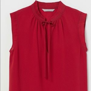 Sleeveless pleated sleeve blouse